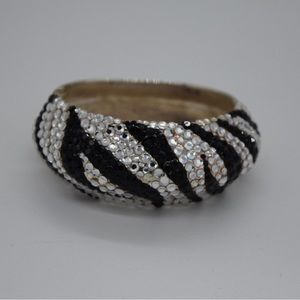 WOMEN'S RHODIUM PLATED DRESS Bracelet